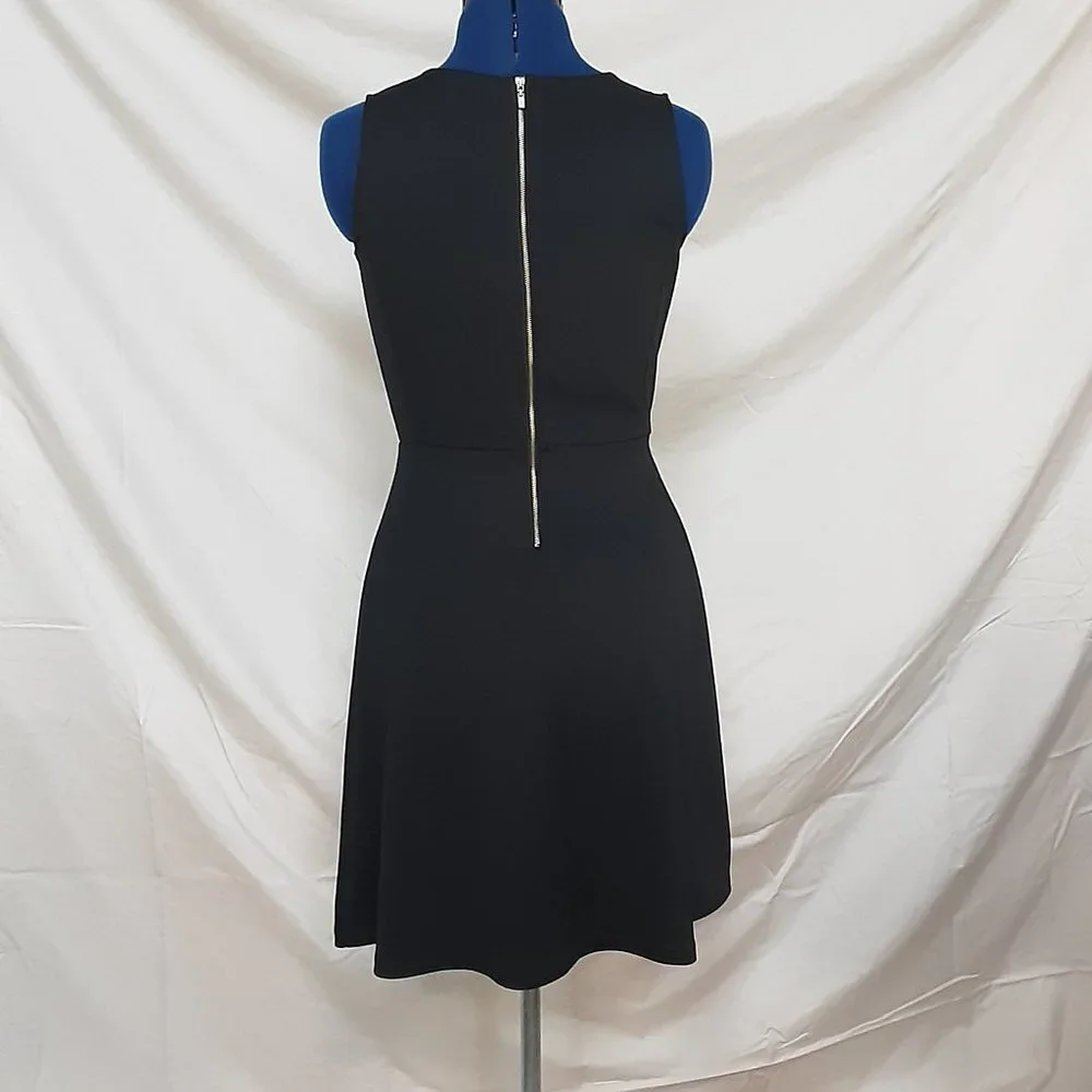 New York and Company Black and Fuchsia Sleeveless - Picture 3 of 8